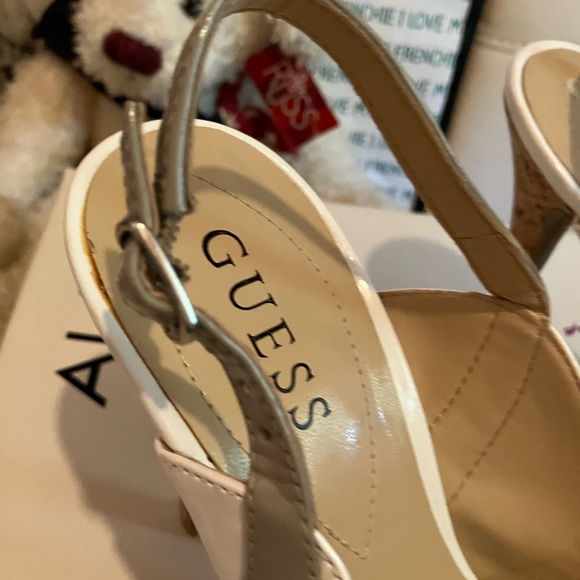 Guess sandals size 7 nice condition only worn a few times - Picture 3 of 3